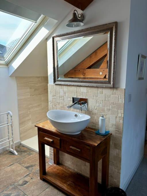 Little Bream - Pretty Cosy Cottage, Sea Views, Walk To The Beach Mawnan Smith 외부 사진