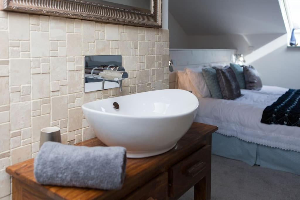 Little Bream - Pretty Cosy Cottage, Sea Views, Walk To The Beach Mawnan Smith 외부 사진