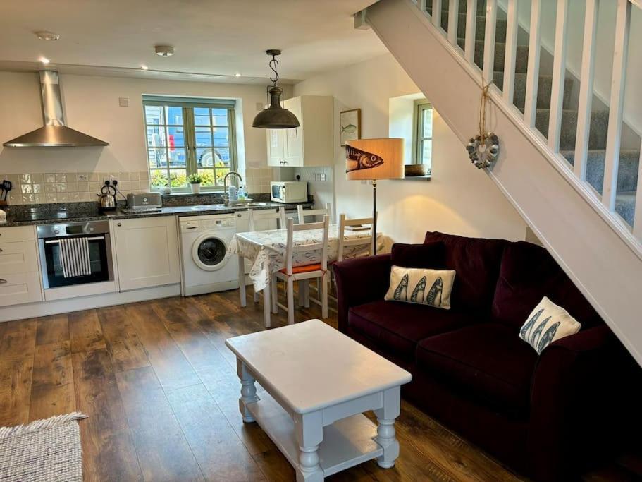 Little Bream - Pretty Cosy Cottage, Sea Views, Walk To The Beach Mawnan Smith 외부 사진