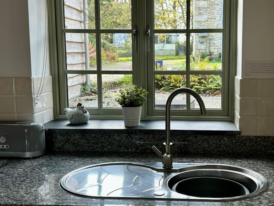 Little Bream - Pretty Cosy Cottage, Sea Views, Walk To The Beach Mawnan Smith 외부 사진